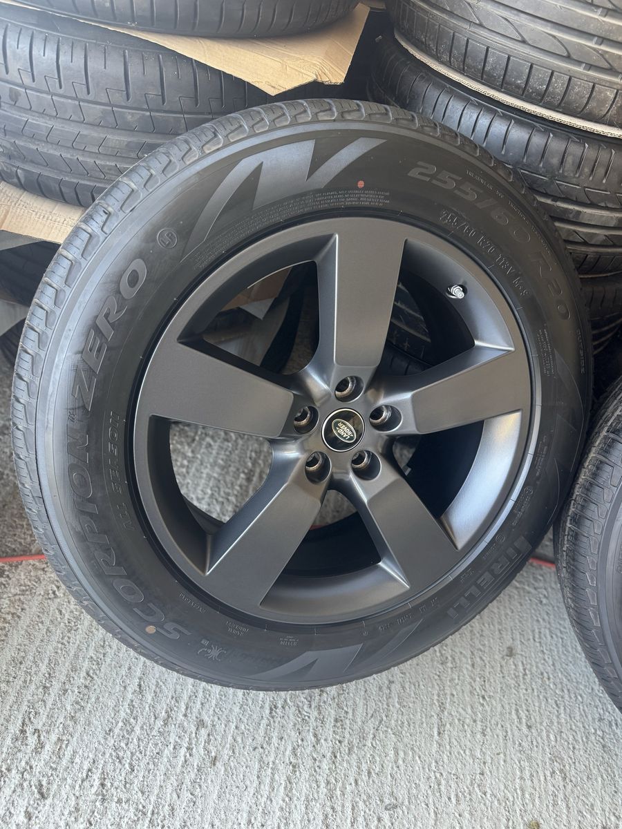 Range Rover Land Rover Defender R20 Originale  Pirelli Dot 2024