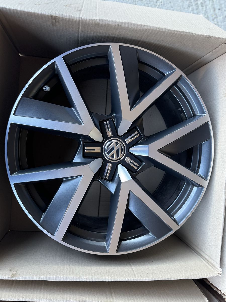 VW Touareg R20Braga III CR7 Originale Fara Anvelope 4