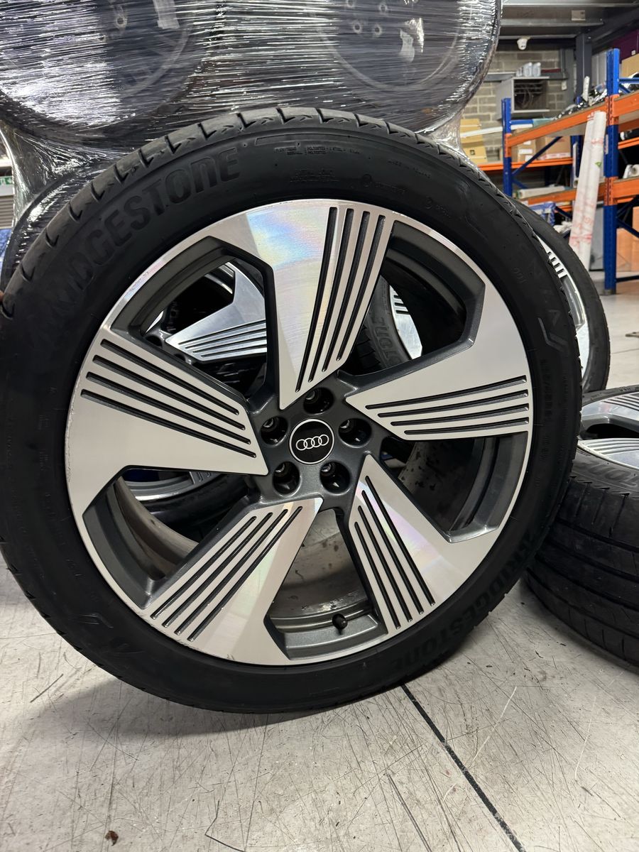 Audi Etron Q8 R21 Originale Brigestone de vara 60% 2