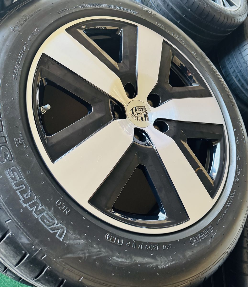 Porsche Cayenne Coupe S R20 Originale 2024 Hankook vara 2024 95% 2