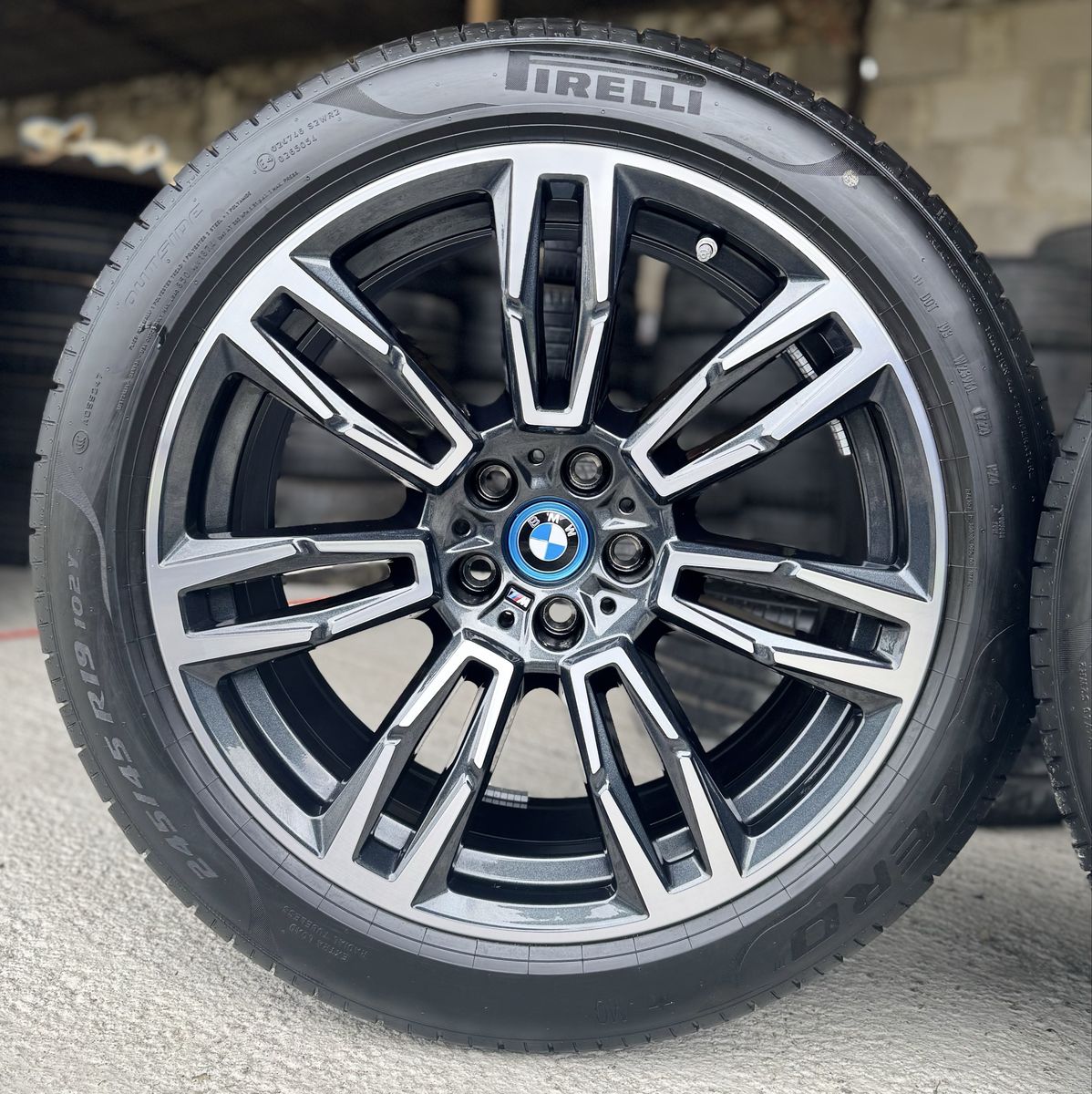 Bmw Seria5 i5 G60 R19 Originale 935M Pirelli 99% 2024 De vara 4
