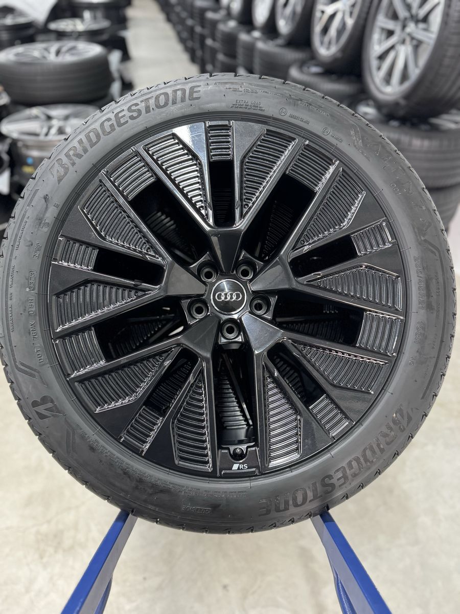 Audi Q8 Etron R21 Originale RS Negru Lucios Bridgestone de vara 2