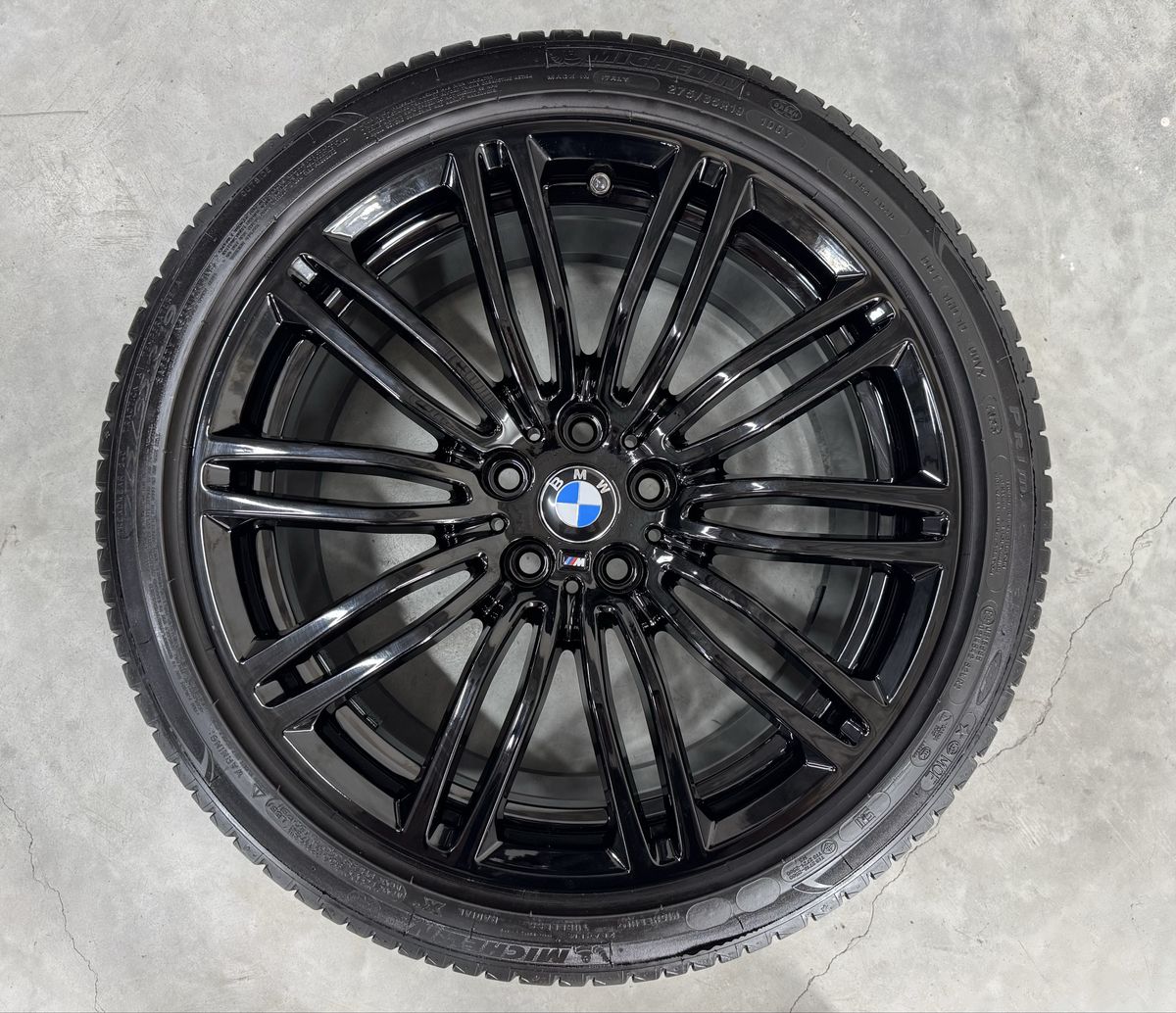 Bmw Seria 5 R19 G30 G31 Originale M664 Negru Lucios Michelin de vara * Runflat 2024 95% 4