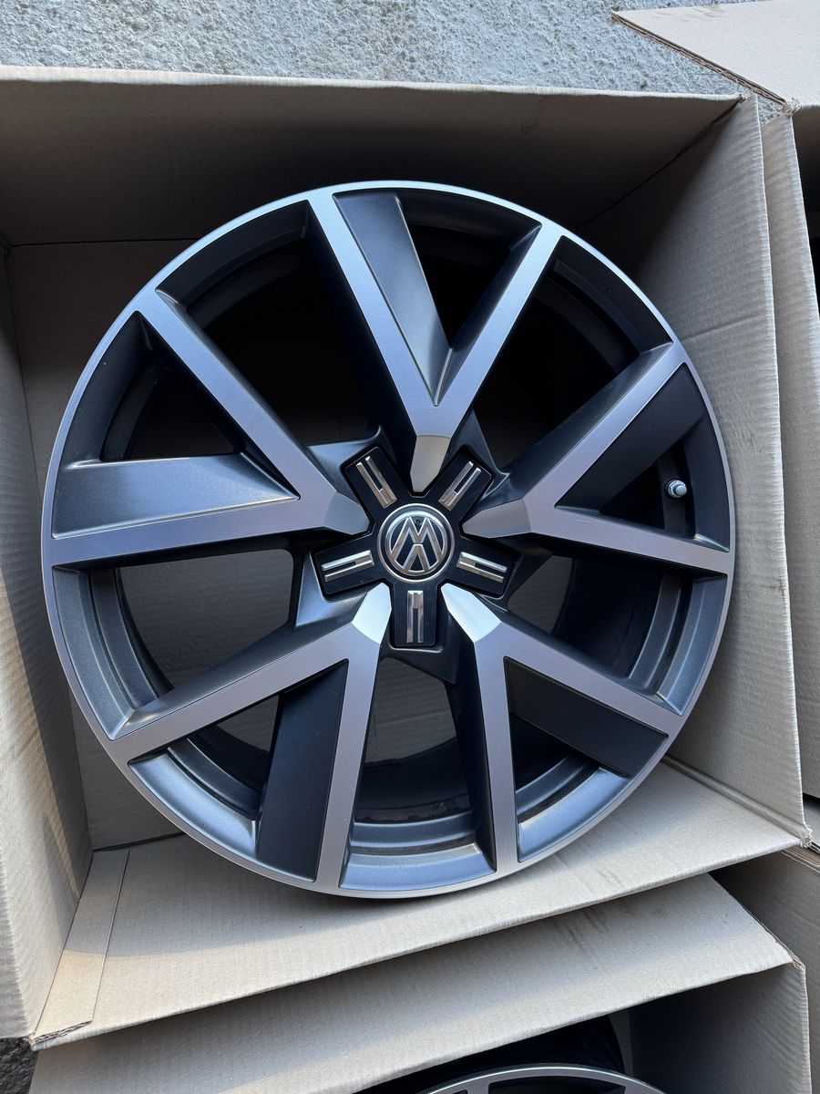 VW Touareg R20Braga III CR7 Originale Fara Anvelope