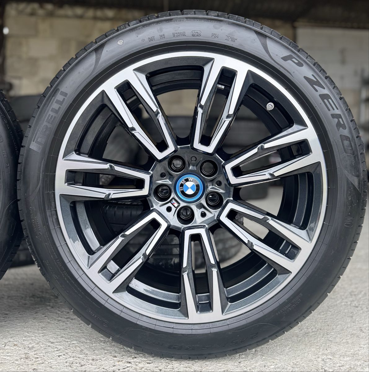 Bmw Seria5 i5 G60 R19 Originale 935M Pirelli 99% 2024 De vara